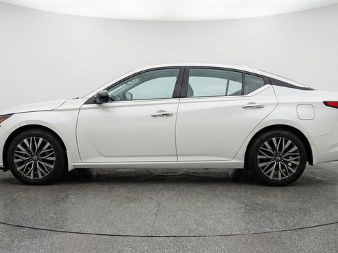 Used 2025 Nissan Altima 2.5 SV image 5