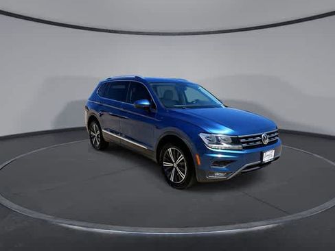 Used 2018 Volkswagen Tiguan SEL FWD image 2