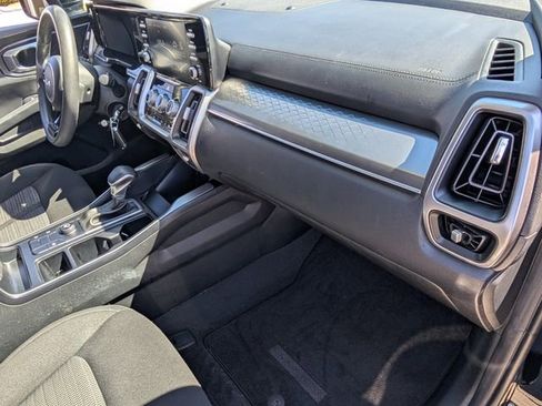 Used 2023 Kia Sorento LX image 18
