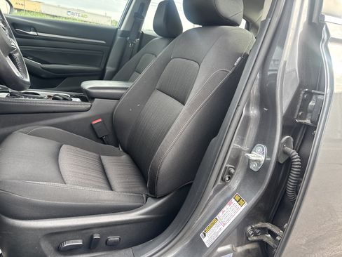 Used 2023 Nissan Altima 2.5 SV w/ SV Premium Package AWD/4WD image 12