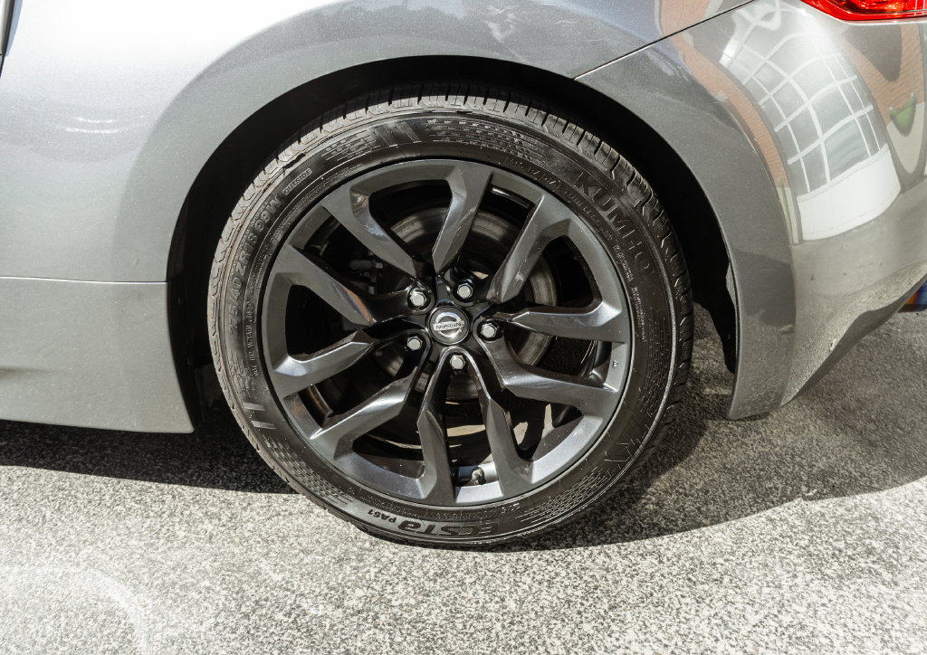 Used 2017 Nissan 370Z Coupe RWD image 22