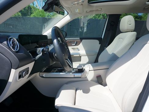 Certified 2023 Mercedes-Benz GLB 250 image 9