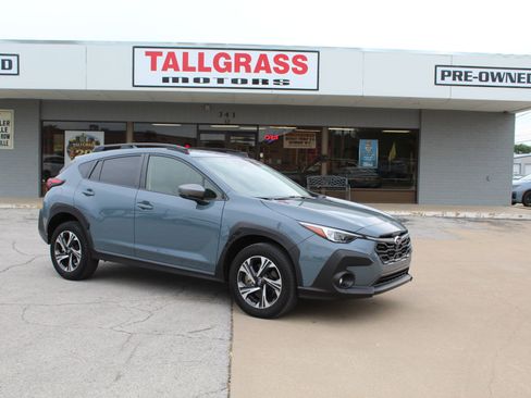 Used 2024 Subaru Crosstrek 2.0i Premium AWD/4WD image 2