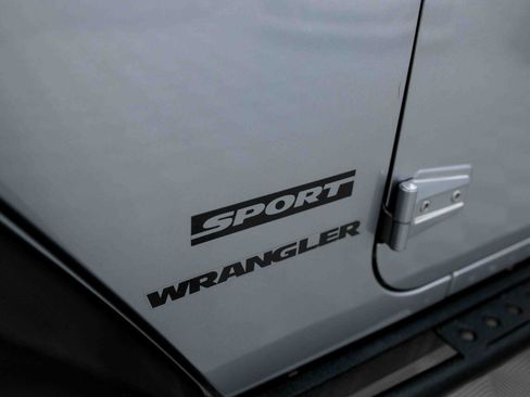 Used 2013 Jeep Wrangler Sport AWD/4WD image 13