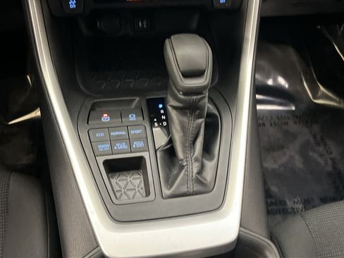 Used 2019 Toyota RAV4 LE w/ All Weather Liner Package AWD/4WD image 21