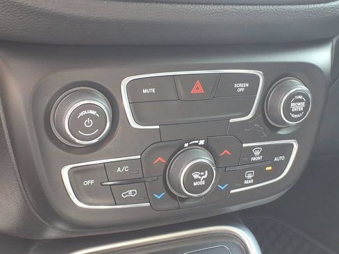 Used 2019 Jeep Compass Latitude w/ Cold Weather Group AWD/4WD image 21