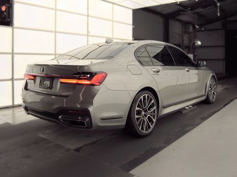 Used 2021 BMW 750i xDrive w/ Executive Package AWD/4WD image 3