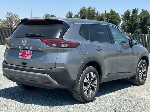 Used 2021 Nissan Rogue SV FWD image 3
