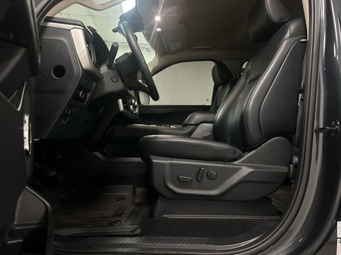 Used 2024 Ford Expedition Max XLT image 20