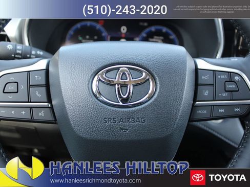 New 2026 Toyota Highlander Platinum image 32