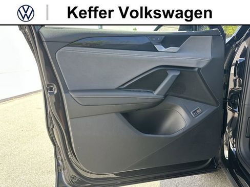 New 2026 Volkswagen Tiguan SE FWD image 14