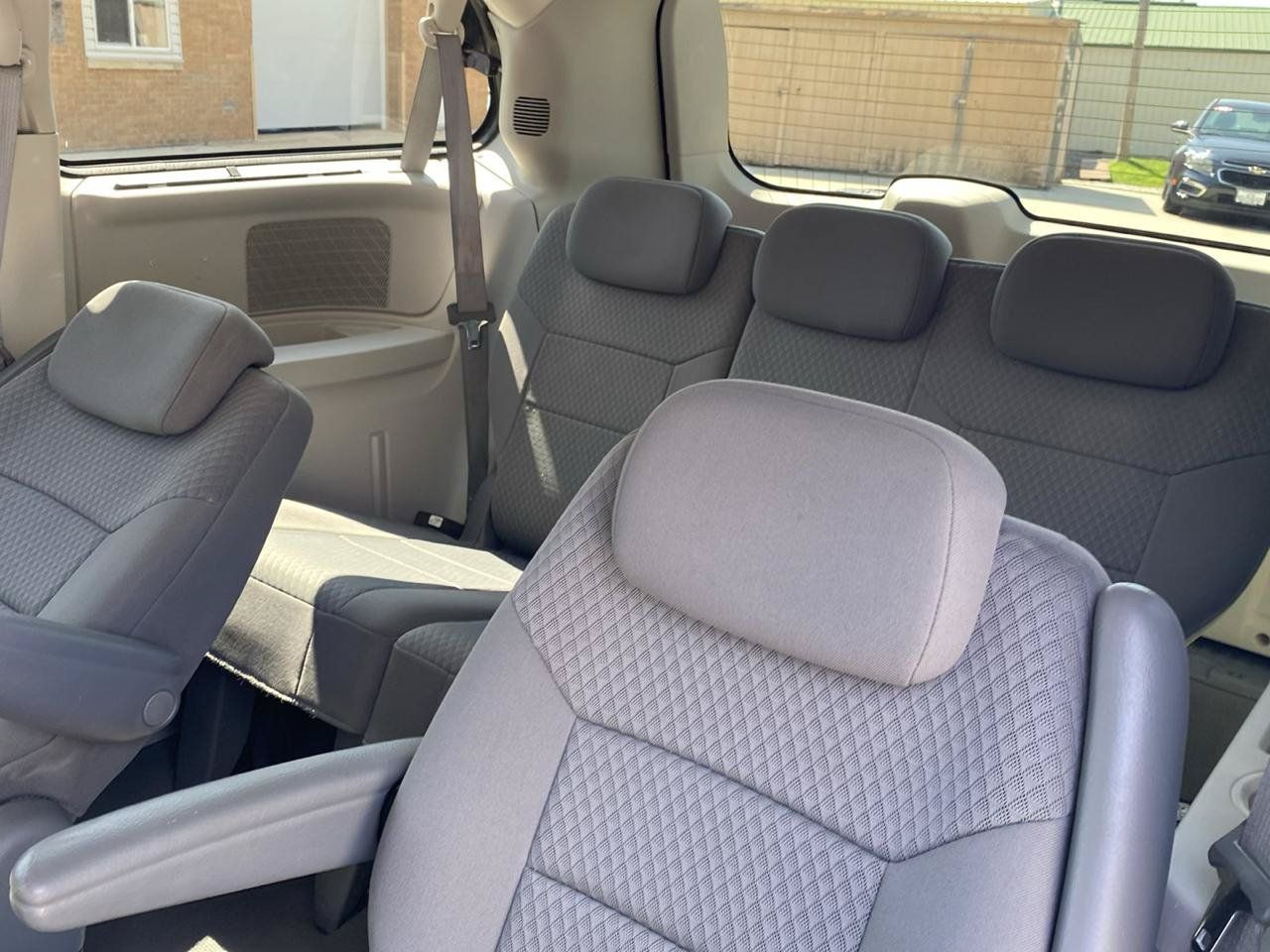 Used 2010 Chrysler Town & Country Touring w/ Family Value Group FWD image 9