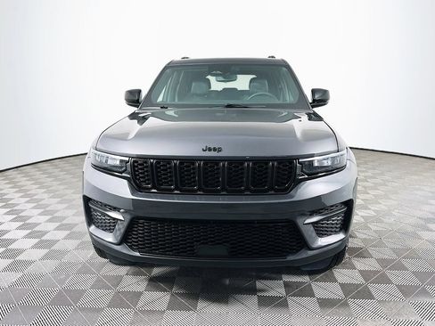 Certified 2024 Jeep Grand Cherokee Altitude image 4