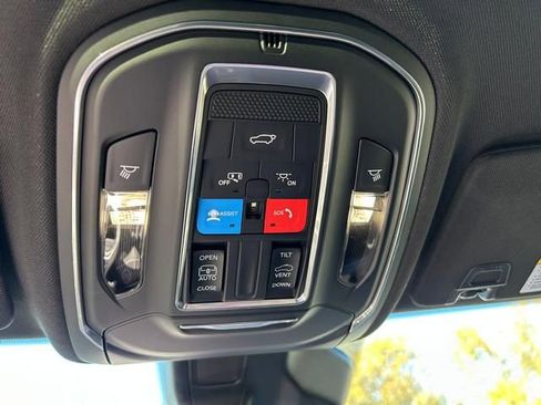 New 2025 Jeep Grand Cherokee 4WD image 25