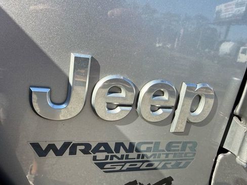 Used 2018 Jeep Wrangler Unlimited Sport S image 18