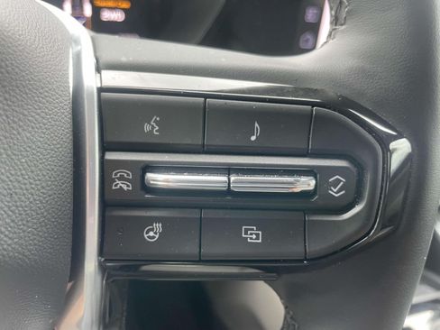 Used 2026 Chevrolet Colorado ZR2 w/ Technology Package AWD/4WD image 21