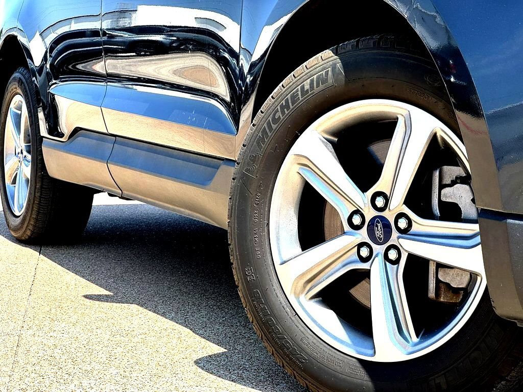 Used 2022 Ford Edge SEL w/ Convenience Package AWD/4WD image 2