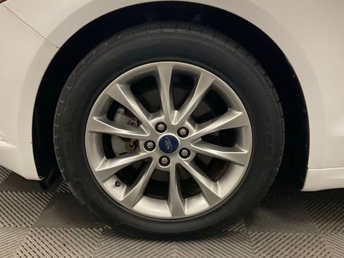 Used 2017 Ford Fusion SE image 7