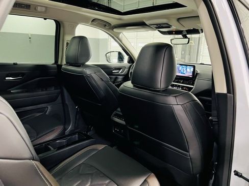 New 2026 Nissan Pathfinder Platinum image 34