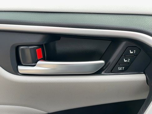 Used 2023 Toyota RAV4 XLE Premium image 20