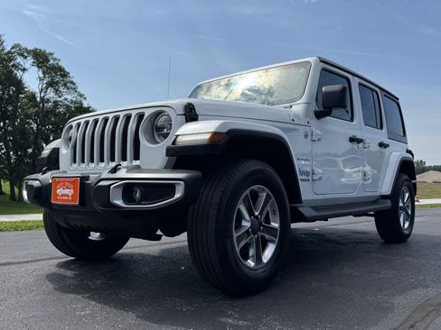 Used 2018 Jeep Wrangler Unlimited Sahara w/ Dual Top Group AWD/4WD image 8