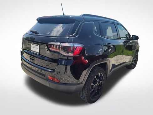 Used 2024 Jeep Compass Latitude w/ Convenience Group AWD/4WD image 2