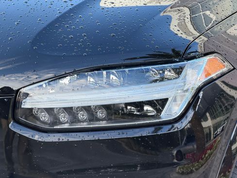 Used 2024 Volvo XC90 B5 Core image 10
