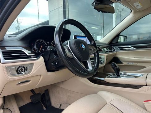 Used 2016 BMW 740i image 2
