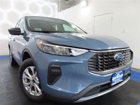 Used 2025 Ford Escape Active AWD/4WD image 2