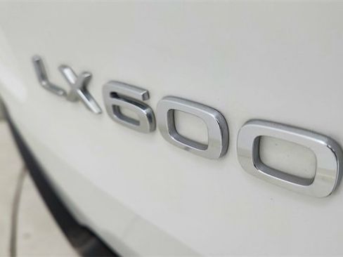 Used 2023 Lexus LX 600 4WD w/ Luxury Package image 17