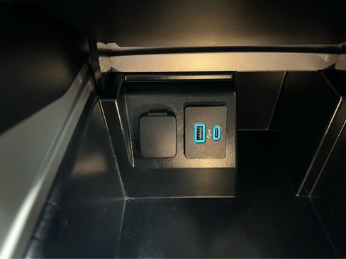 Used 2024 Ford Explorer XLT w/ Equipment Group 202A image 26