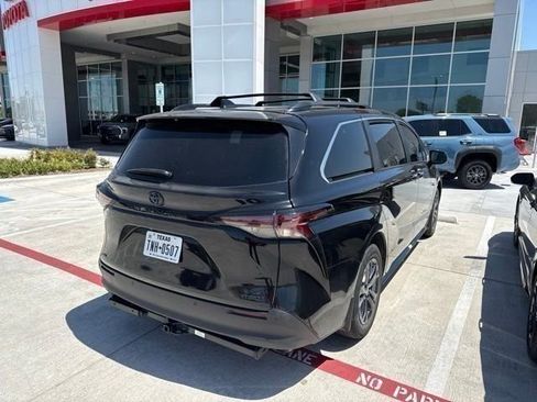 Used 2024 Toyota Sienna XLE Woodland Edition AWD/4WD image 8