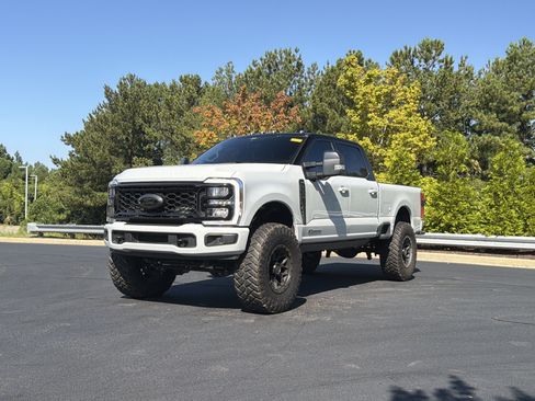 Used 2025 Ford F250 Lariat w/ Black Appearance Package AWD/4WD image 11