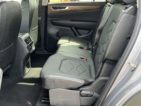 Used 2025 Volkswagen Atlas SE FWD image 15