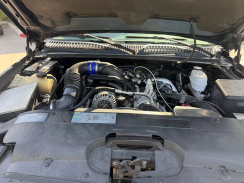 Used 2005 Chevrolet Silverado 2500 LS w/ Heavy-Duty Power Package RWD image 17