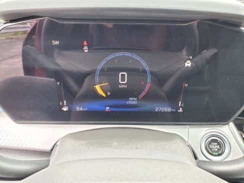 Used 2025 Chevrolet Trax LT FWD image 9