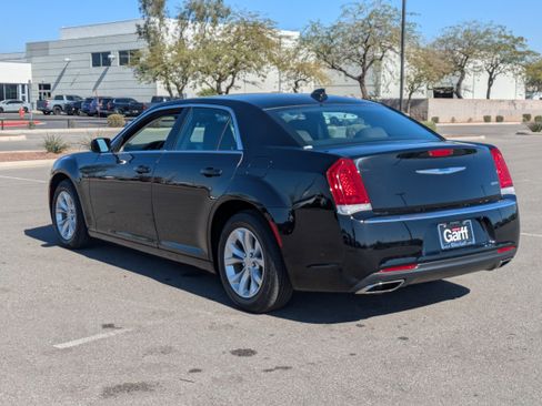 Used 2021 Chrysler 300 Touring image 3