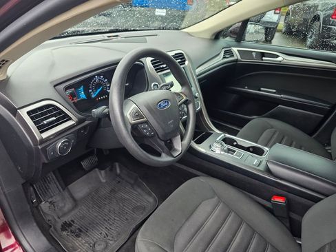 Used 2018 Ford Fusion SE w/ Fusion SE Technology Package image 8