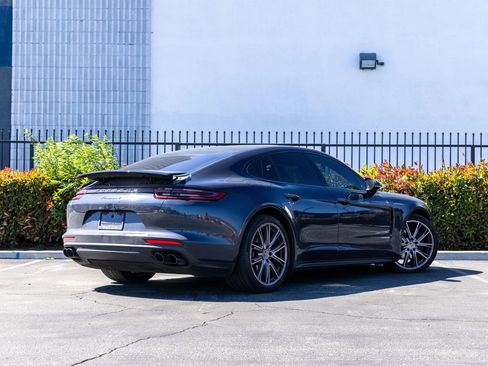 Used 2019 Porsche Panamera 4 image 16