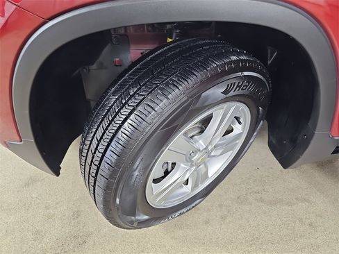 Certified 2022 Chevrolet Trax LT w/ LT Convenience Package image 36