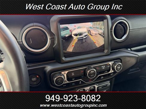 Used 2023 Jeep Wrangler Unlimited Sahara image 27