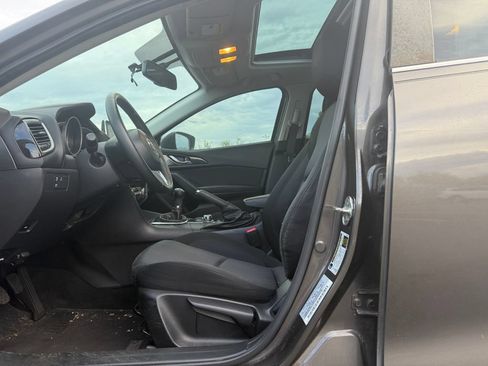 Used 2016 MAZDA MAZDA3 i Touring w/ Popular Equipment Package FWD image 5
