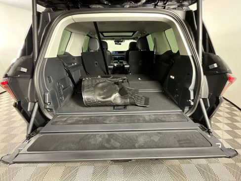 Used 2025 Lincoln Navigator Reserve image 28