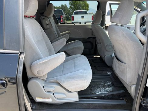 Used 2017 Toyota Sienna LE FWD image 21