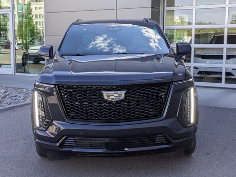 Used 2025 Cadillac Escalade Sport Platinum w/ LPO, ONYX Package AWD/4WD image 2