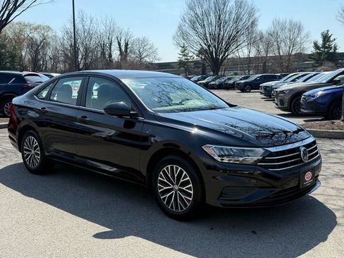 Used 2019 Volkswagen Jetta SE FWD image 4