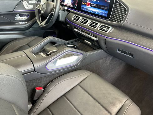 Used 2024 Mercedes-Benz GLS 450 4MATIC image 17