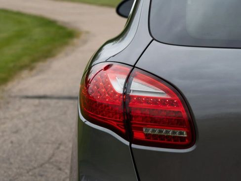 Used 2013 Porsche Cayenne Diesel AWD/4WD image 30