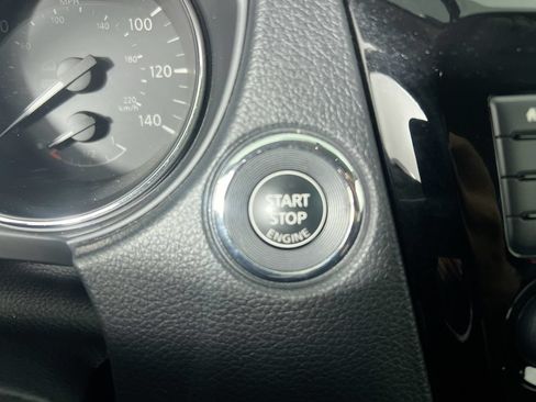 Used 2018 Nissan Rogue SV FWD image 17