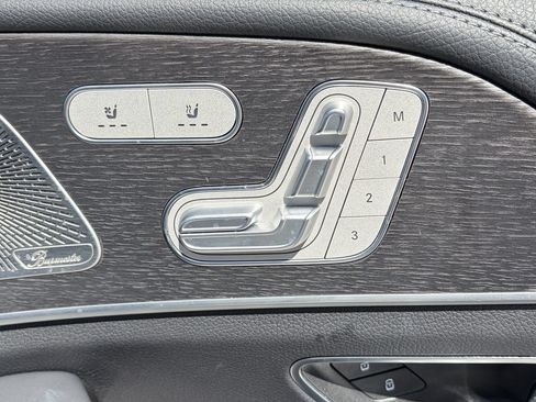 Used 2024 Mercedes-Benz GLS 580 4MATIC image 11